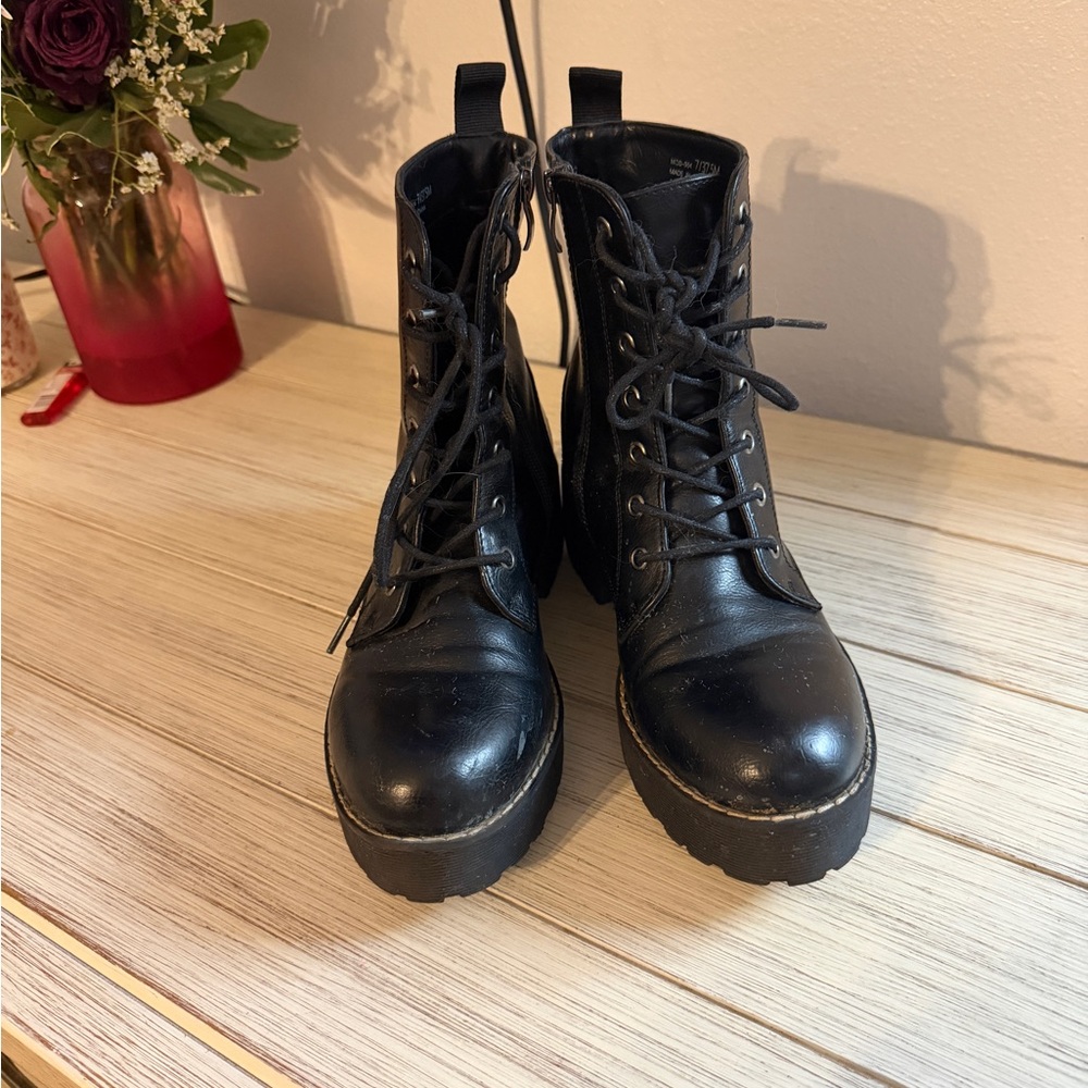 Black Laced Platform Combat Boots - Picture 2 of 3